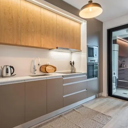 Apartment Location - With Pool *