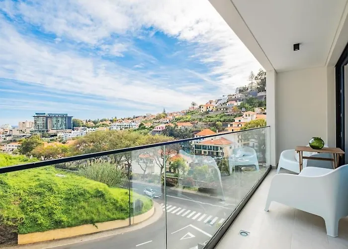 Location - With Pool דירה פונשל