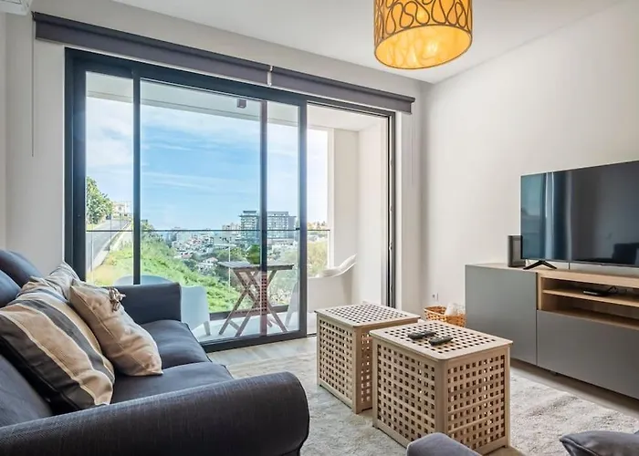 Location - With Pool شقة فونشال