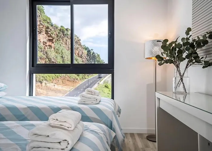 Location - With Pool شقة *