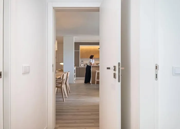 Location - With Pool דירה פונשל