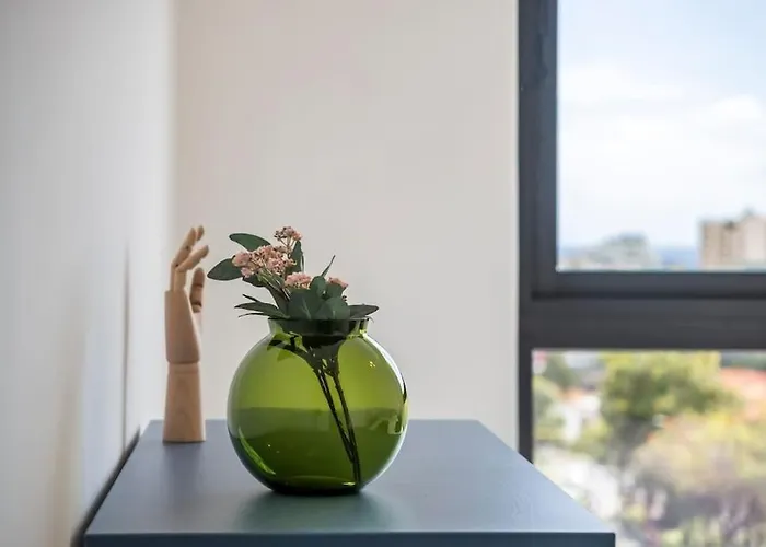 Location - With Pool דירה