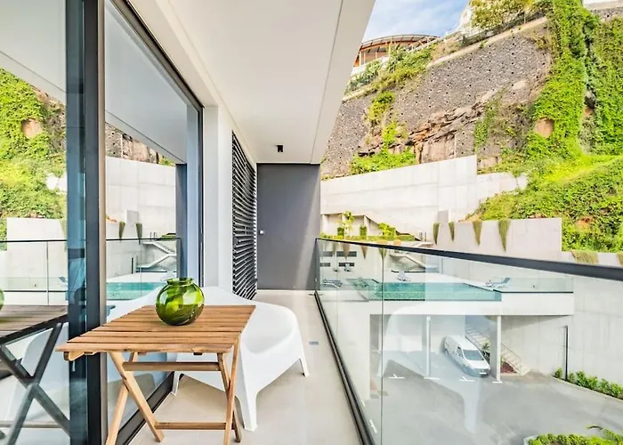 Location - With Pool فونشال