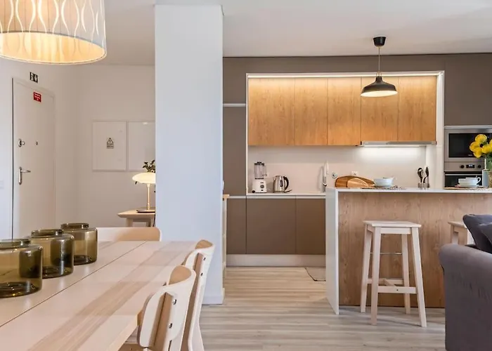 Location - With Pool * פונשל