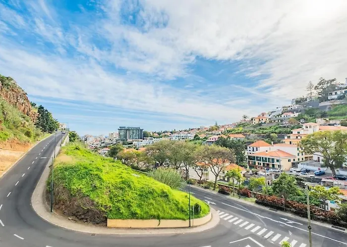 Location - With Pool شقة *